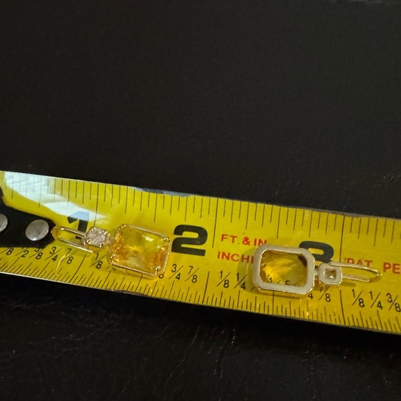 Elegant Gold Drop Earrings - Picture 3 of 3